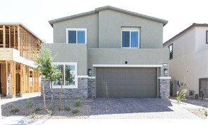 Exterior - Entire Home In Las Vegas | Master Suite | King Bed | Mini Golf | Tesla Rental | (Las Vegas)