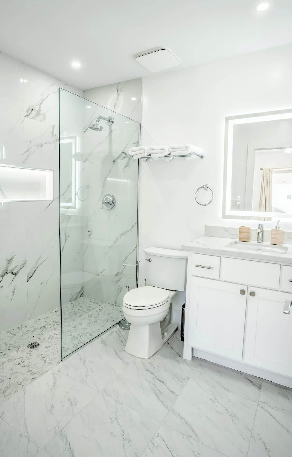 Shower, hair dryer, towels, shampoo