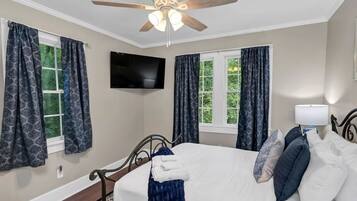 2 bedrooms, desk, iron/ironing board, travel cot