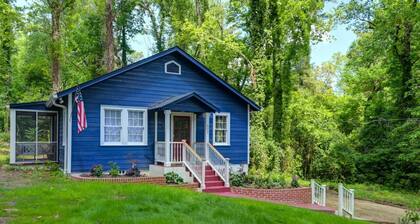 Blue Bungalow | 2BR 1BA | Lexington