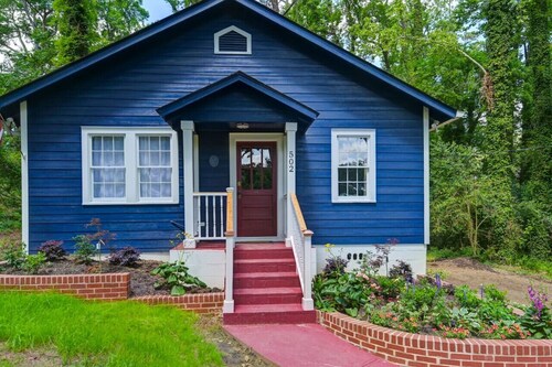 Blue Bungalow | 2BR 1BA | Lexington