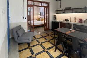 City Suite, 1 King Bed with Sofa bed, Garden View | Living area - Casa Lluavi (Mérida)