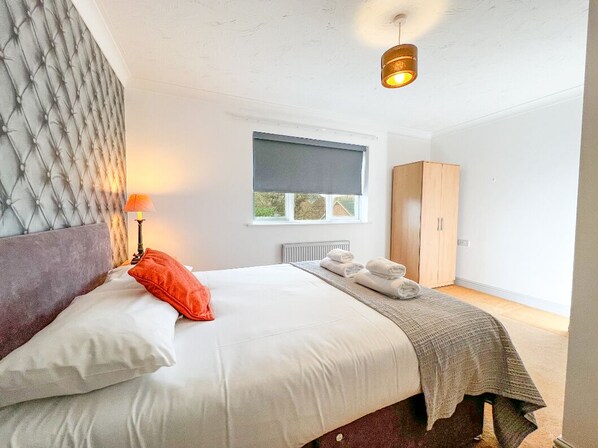 Business House, Private Bathroom, Garden View (Rider Gardens Home) | 2 bedrooms, free WiFi