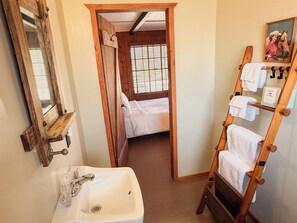 1 habitación, wifi y ropa de cama