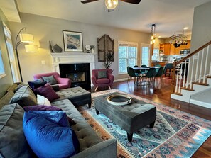 Smart-TV, Kamin, Videospiele, DVD-Player