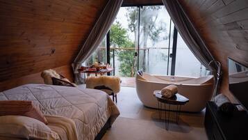 Luxury Cabin, Garden View | 1 bedroom, individually decorated, soundproofing, free WiFi