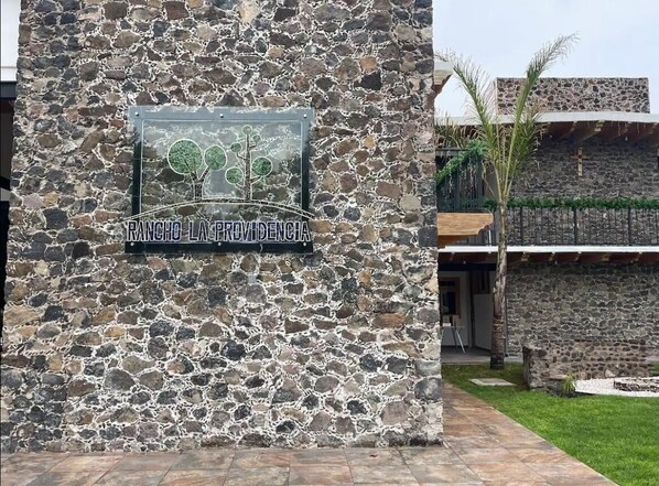 Front of property - Hotel El Porvenir  (Ezequiel Montes)