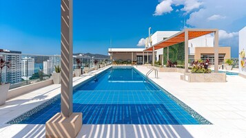 2 piscinas al aire libre