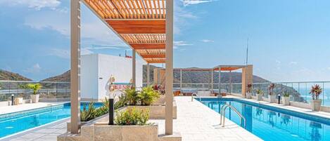 Apartemen | Kolam renang | 2 kolam renang outdoor