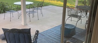 Come visit this Amazing Cottage on Beautiful Lake Reedy!