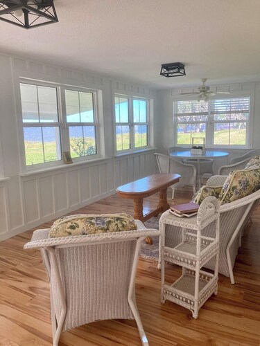 Come visit this Amazing Cottage on Beautiful Lake Reedy!