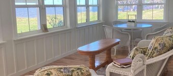 Come visit this Amazing Cottage on Beautiful Lake Reedy!