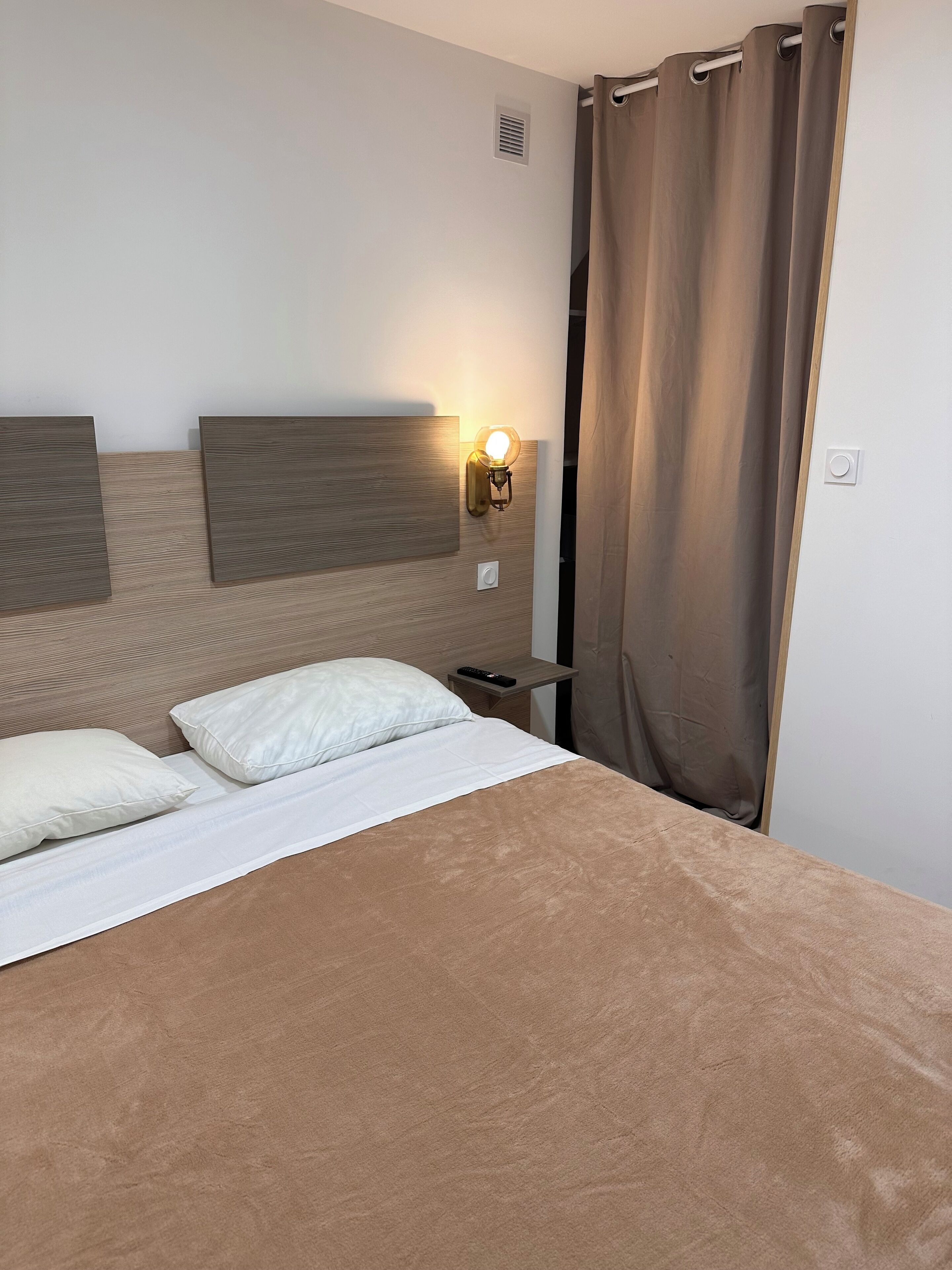 1 slaapkamer, een strijkplank/strijkijzer, wifi, beddengoed