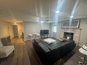 Living area - Best Area-Arlington Park -Best Home New Listing ! (Sarasota)