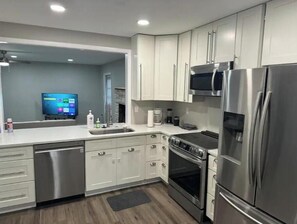 Private kitchen - Best Area-Arlington Park -Best Home New Listing ! (Sarasota)