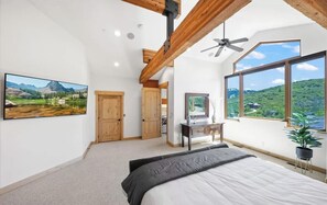 5 bedrooms, iron/ironing board, WiFi, bed sheets