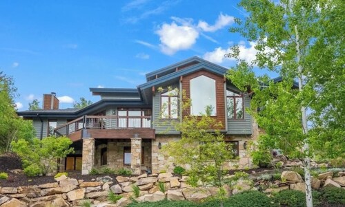 Luxurious Deer Valley Villa: Private Shuttle to Slopes & Breathtaking Views