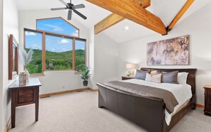 5 bedrooms, iron/ironing board, WiFi, bed sheets