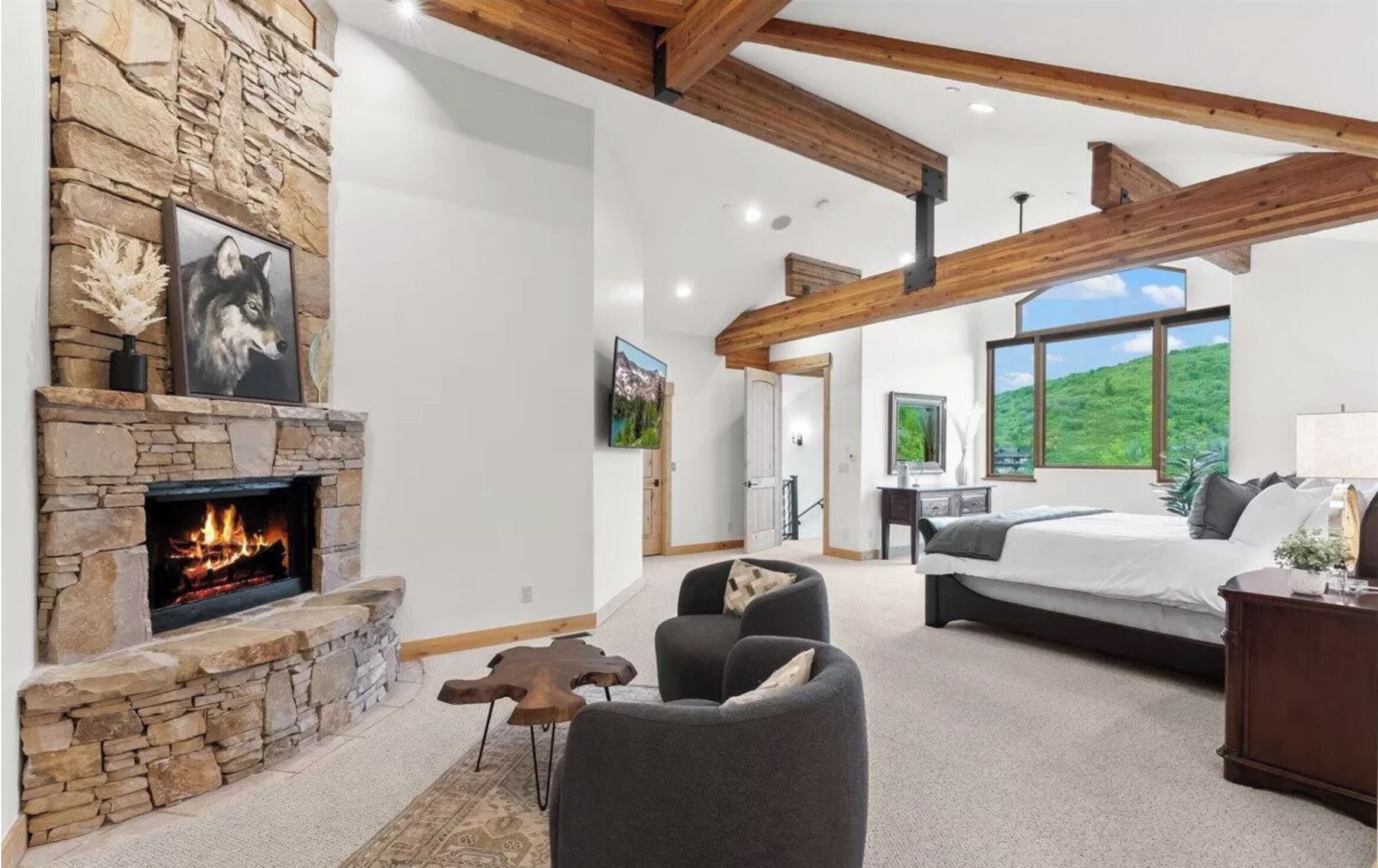 5 bedrooms, iron/ironing board, WiFi, bed sheets