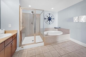 Apartment, Mehrere Betten (Laketown Wharf 1120) | Badezimmer | Kostenlose Toilettenartikel