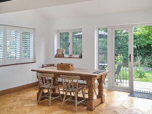 Dining - 2 bedroom accommodation in Lowestoft (Lowestoft)