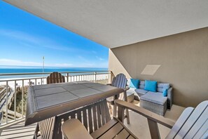 Condo, várias camas (Emerald Beach 225) | Opções para refeição ao ar livre