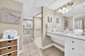 Condo, Berbilang Katil (Emerald Beach 225) | Bilik Mandi | Kelengkapan dandanan diri percuma 