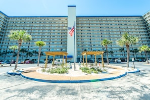 Condo, várias camas (Regency Towers 1204) | Fachada