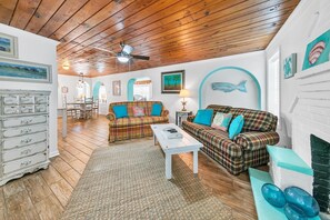 Living area - If It's The Beaches (Panama City Beach)