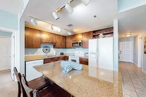 Appart'hôtel, plusieurs lits (Laketown Wharf 801) | Cuisine privée