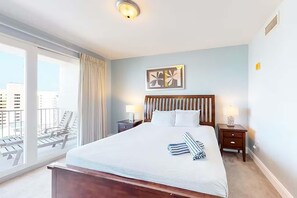 Condo, Multiple Beds (Laketown Wharf 801)
