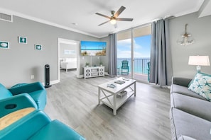 Apartment, Mehrere Betten (Tidewater 2308) | Wohnbereich