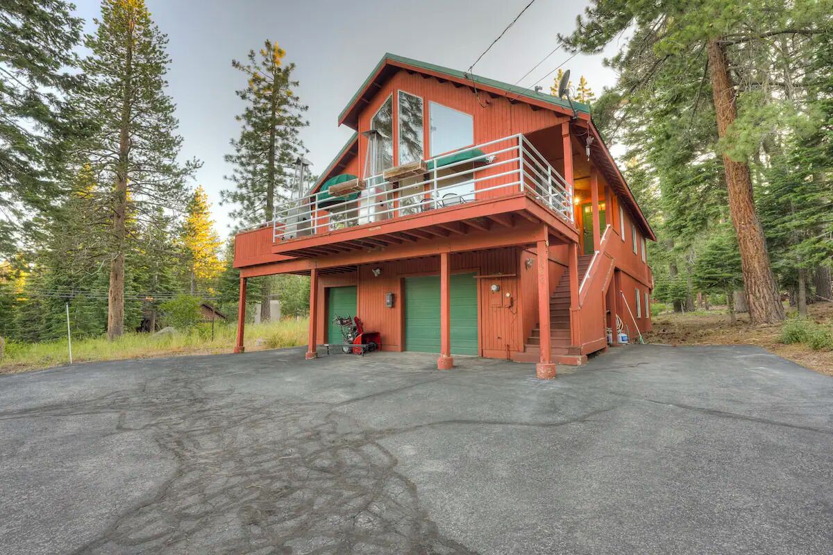 Tahoe Donner Hideaway with Hot Tub