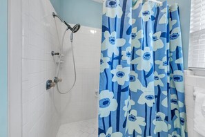Ferienhaus, Mehrere Betten (Beach Haven) | Badezimmer | Kostenlose Toilettenartikel