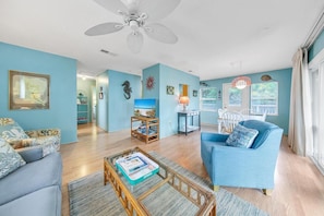 Living area - Beach Haven (Panama City Beach)