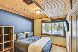 2 bedrooms, desk, WiFi, bed sheets - 24-0139 Cabin in Fairplay: Close to Trails! (Fairplay)