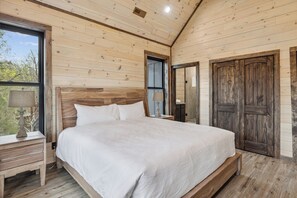 5 soverom, strykejern/-brett, reiseseng for barn og wi-fi (inkludert)