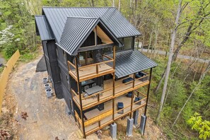 Exterior - Brand new cabin with indoor pool. Located just minutes from downtown. (Gatlinburg)