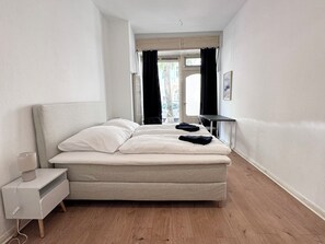 3 bedrooms, in-room safe, desk, iron/ironing board - Charlottenburger Schloss Kiez an der Spree 3 SZ (Berlin)