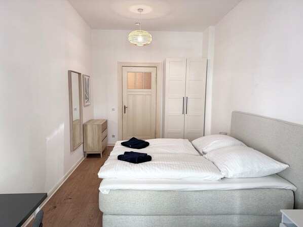 3 Schlafzimmer, Zimmersafe, Schreibtisch, Bügeleisen/Bügelbrett