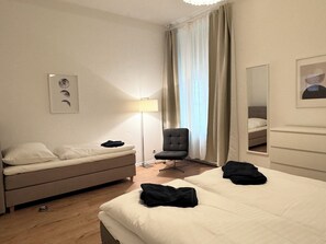 3 habitaciones, caja de seguridad en la habitación y escritorio 