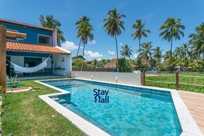 เบสิกวิลล่า | สระว่ายน้ำ | สระว่ายน้ำกลางแจ้ง