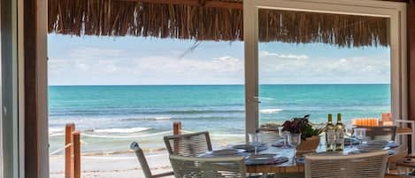 Basic Villa | Outdoor dining