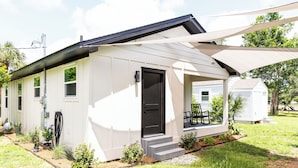 Exterior - New and Modern Double En-Suite (Pensacola)
