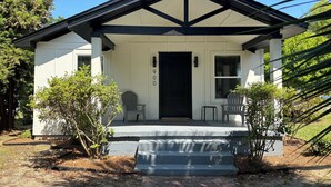 A house with a covered porch, a black door, and two chairs outside. - New and Modern Double En-Suite (Pensacola)