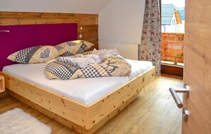 4 bedrooms, free WiFi, bed sheets