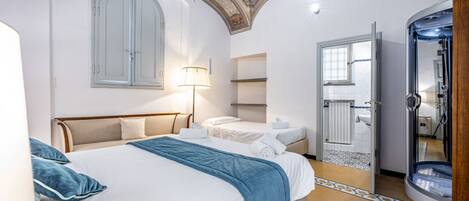 2 室のベッドルーム、アイロン / アイロン台、旅行用ベビーベッド、WiFi (無料)