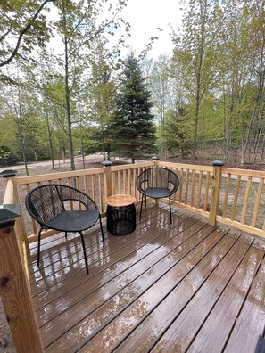 Property grounds - Cozy Porter Creek Retreat - 5 miles to downtown (Boyne City)