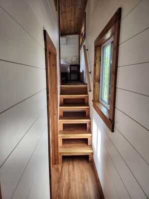 Interior - Cozy Porter Creek Retreat - 5 miles to downtown (Boyne City)