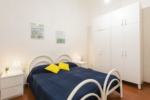 2 Schlafzimmer, Schreibtisch, Bügeleisen/Bügelbrett, WLAN